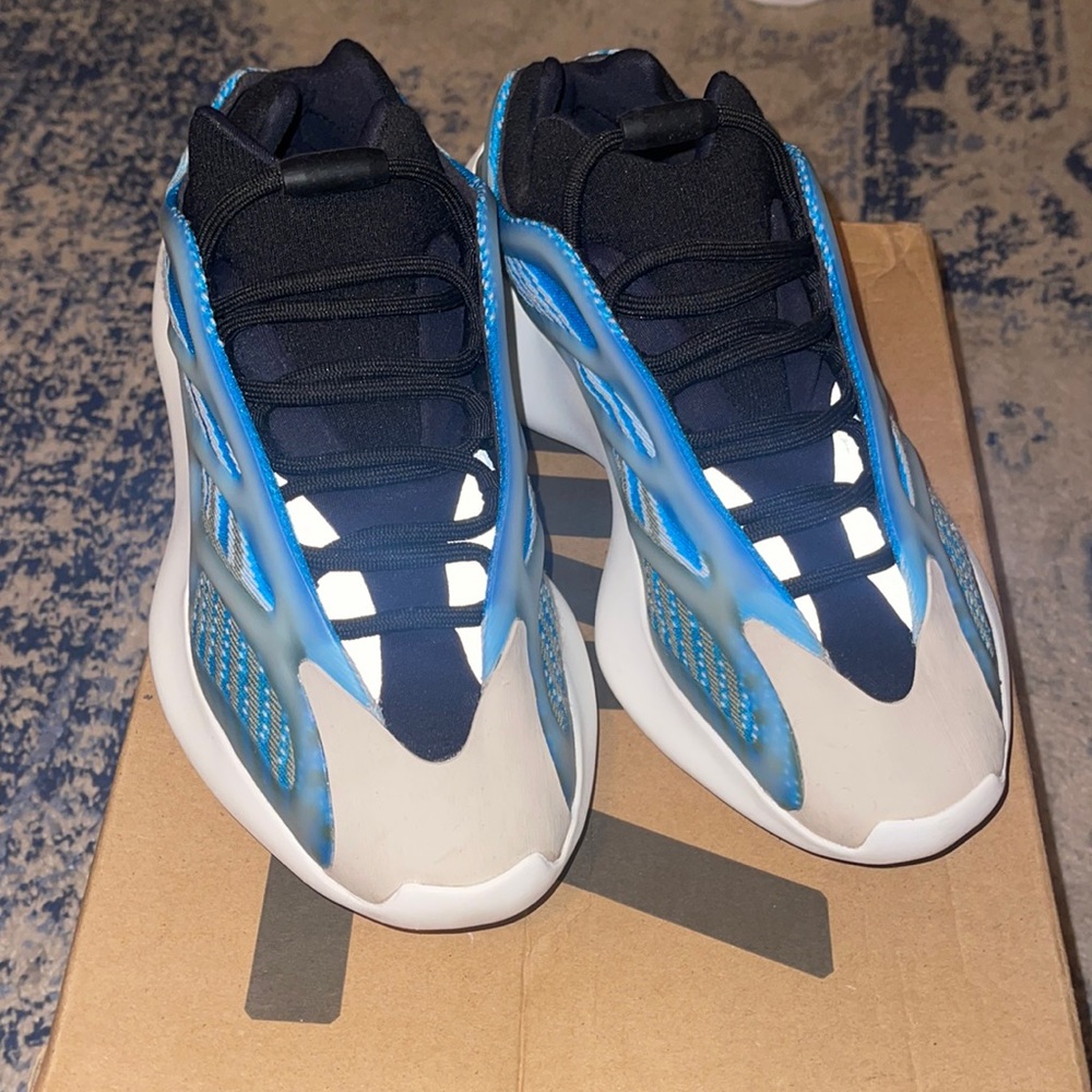 Excellent condition! Yezzy 700